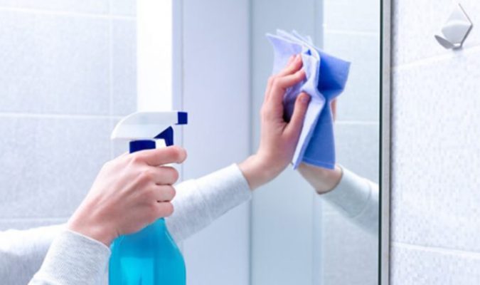 cách làm sạch gương nhà tắm